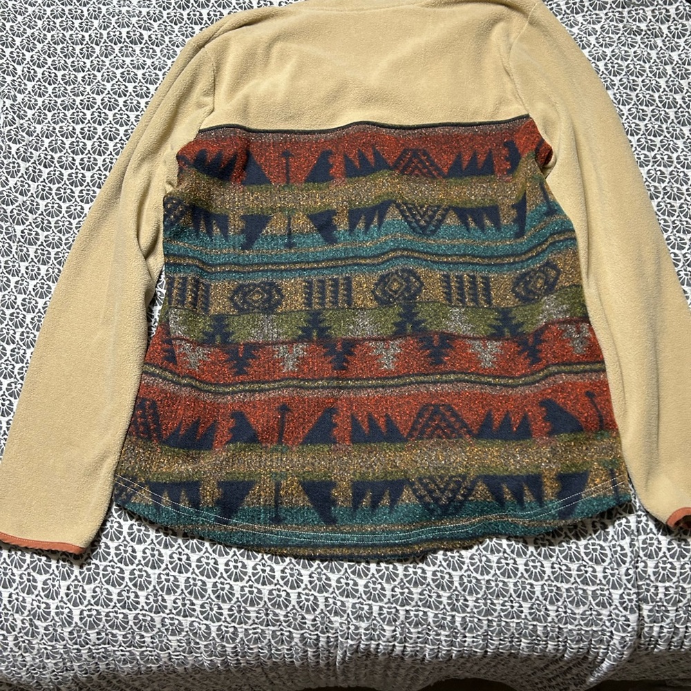 Patterned Fleece Pullover With Beige Sleeves - image 2
